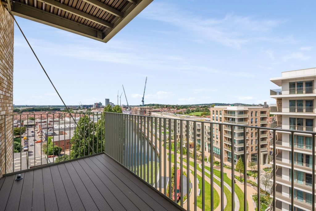 Property photo 2 of 13