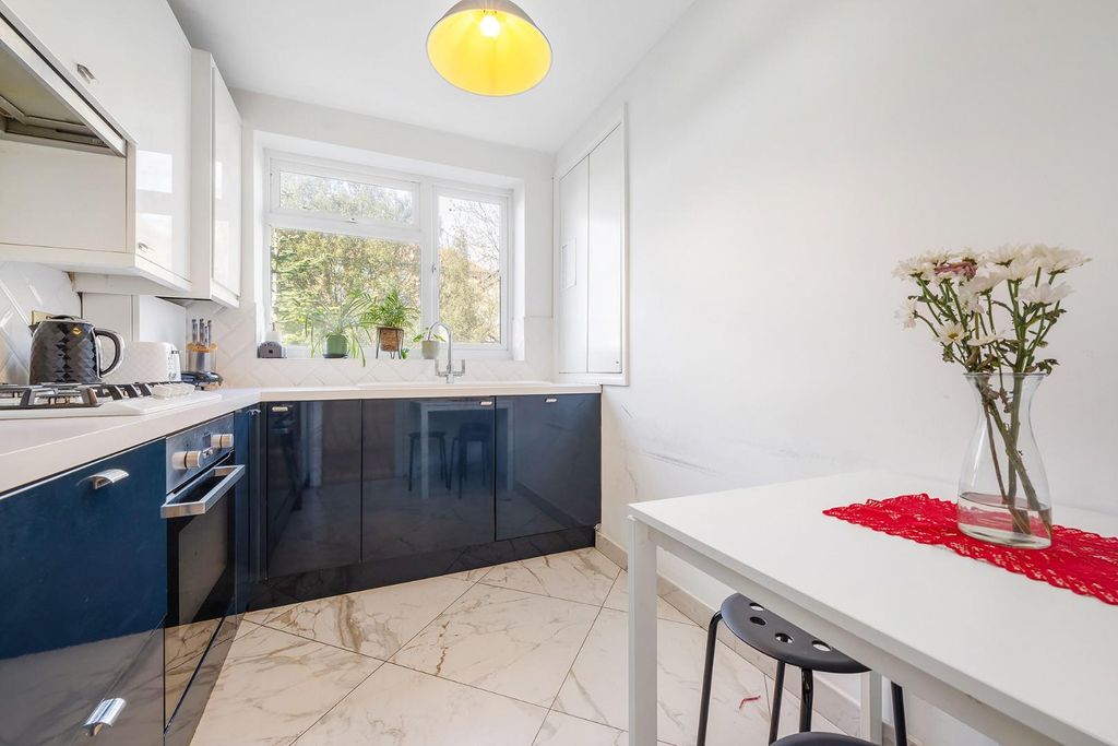 Property photo 2 of 10 Kitchen (1).Jpg