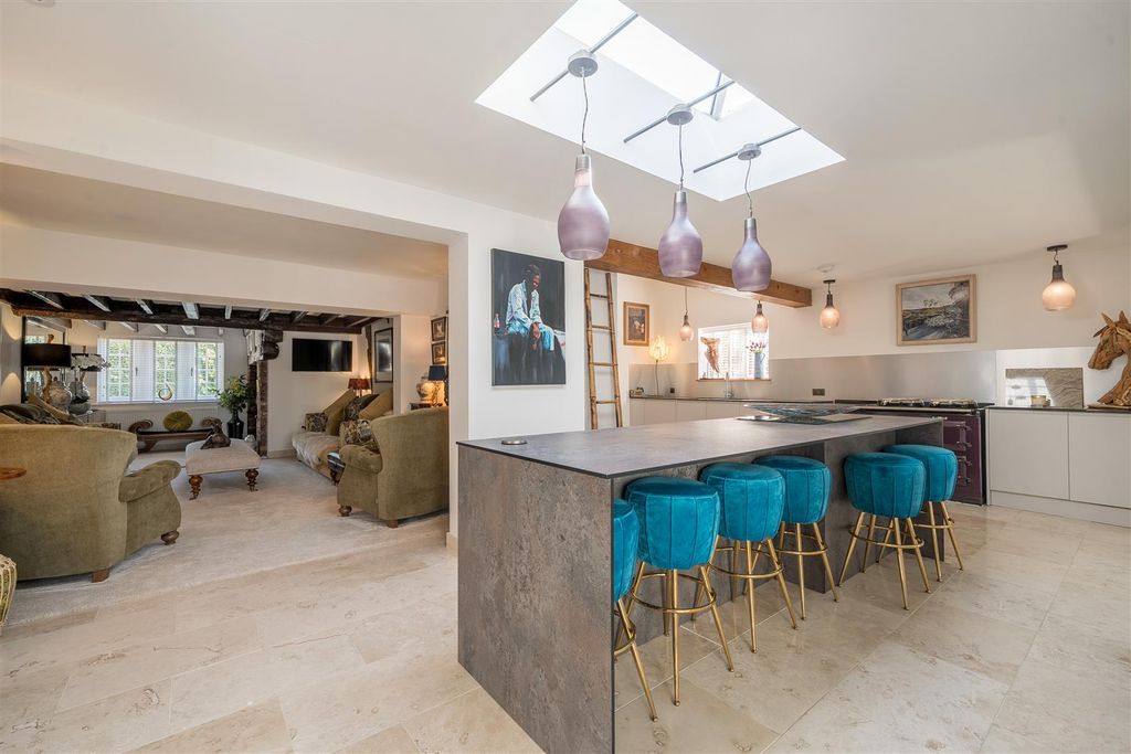 Property photo 3 of 27 Incredible Kitchen