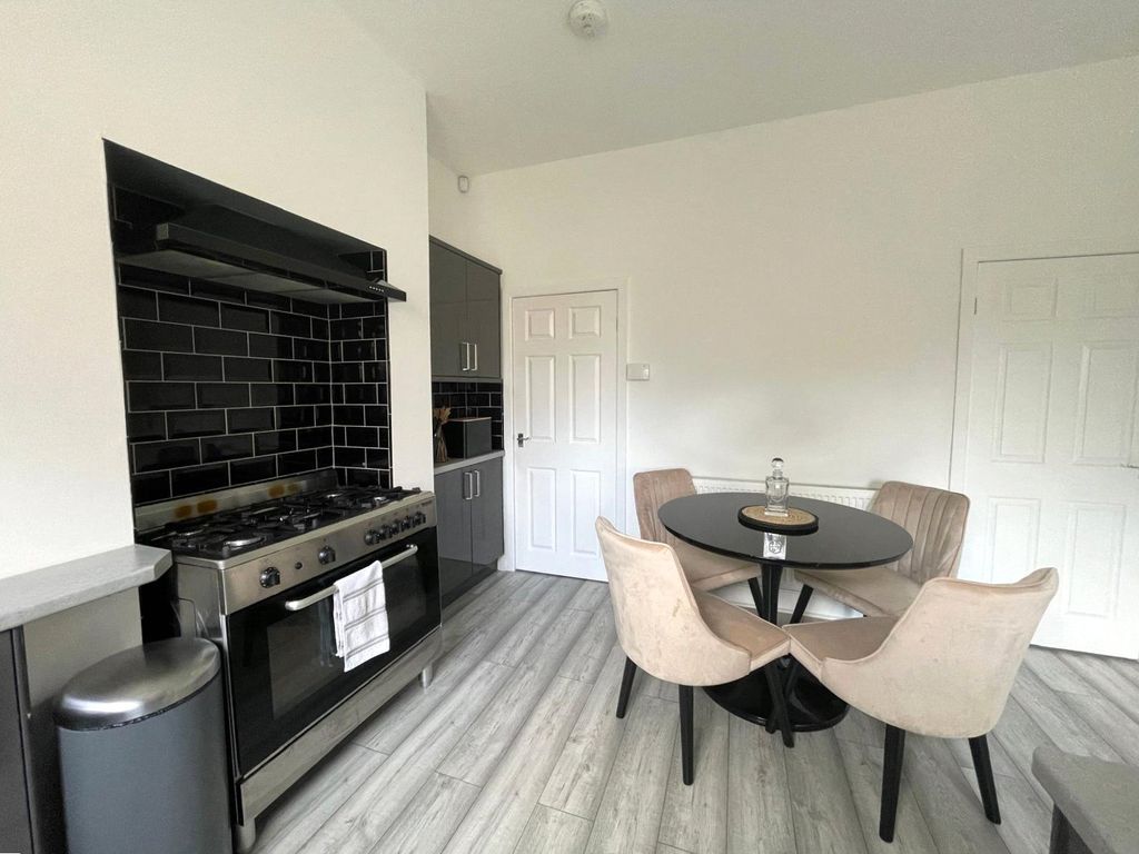 Property photo 2 of 15 Picture No. 06