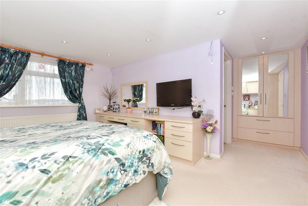 Property photo 1 of 13 Loft Room 1