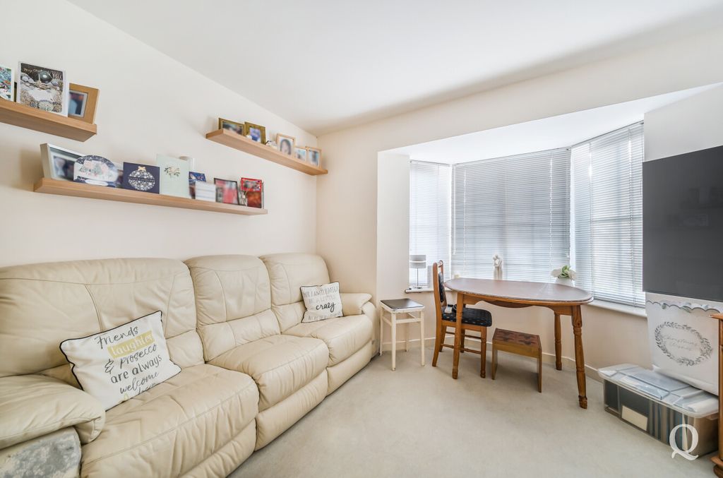 Property photo 2 of 11 750E34Ec-24Aa-465...