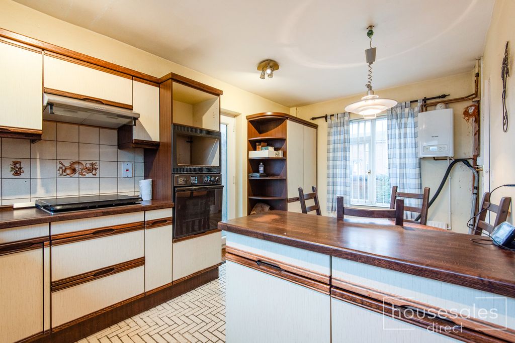 Property photo 2 of 13