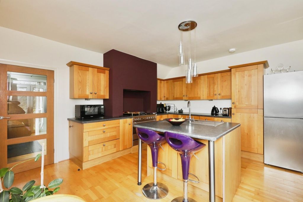 Property photo 1 of 21 Dining Kitchen