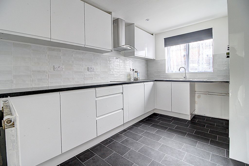 Property photo 2 of 17 Kitchen