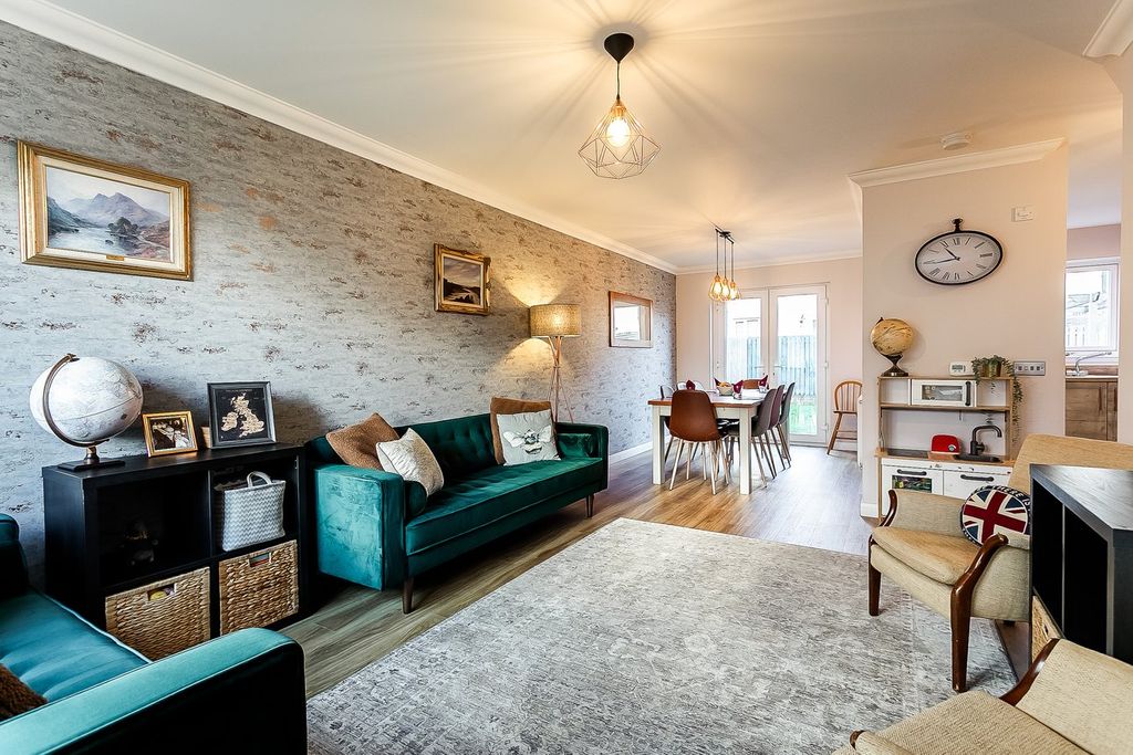 Property photo 2 of 31