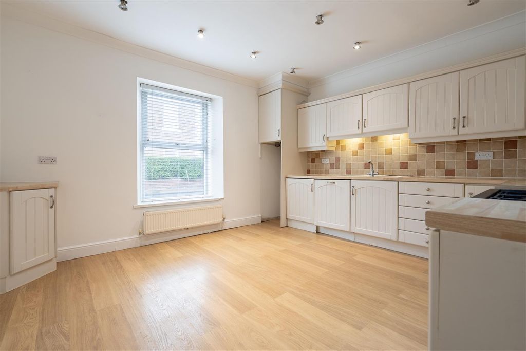 Property photo 2 of 8 Kitchen