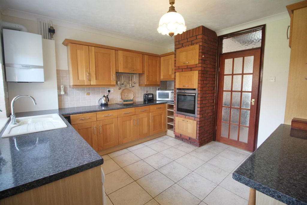 Property photo 3 of 19 Kit2N.Jpg