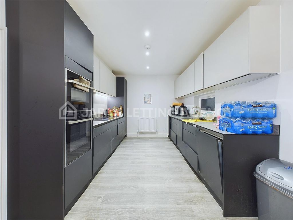 Property photo 1 of 11 Cam04401G0-Pr0016-Still003.Jpg