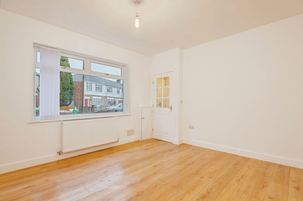 Property photo 2 of 19 Pbox-Img.Jpg