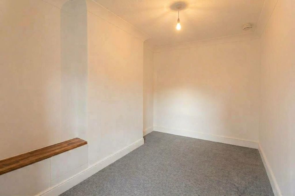 Property photo 3 of 9 Bedroom