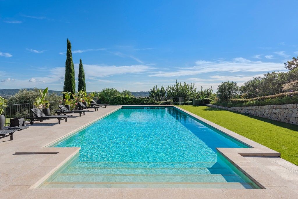 Property photo 3 of 20 Pool (3)