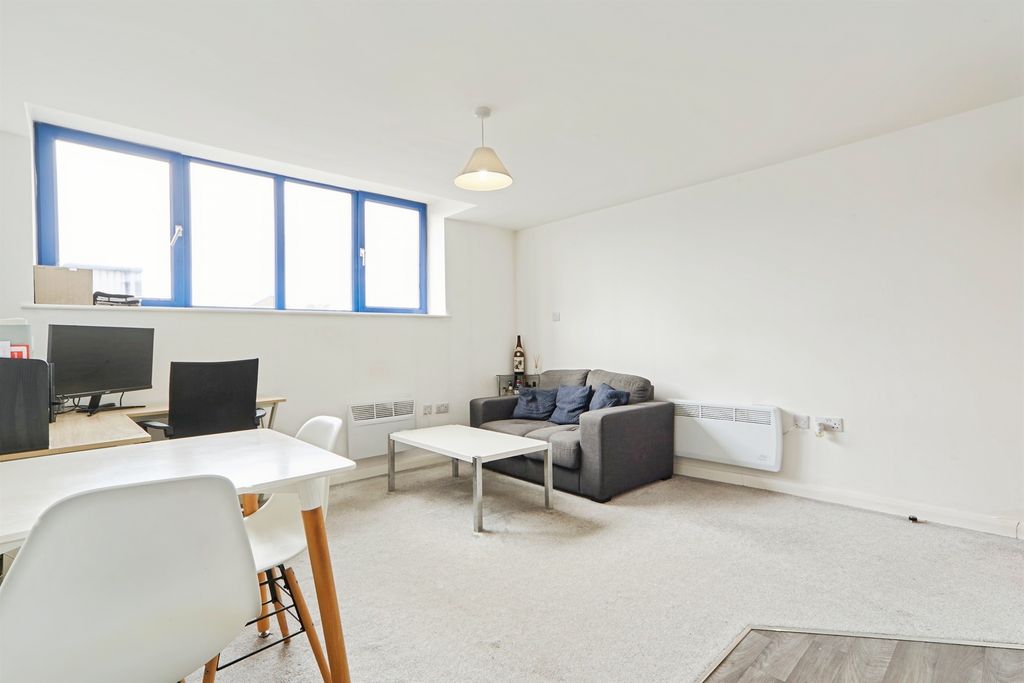 Property photo 3 of 17