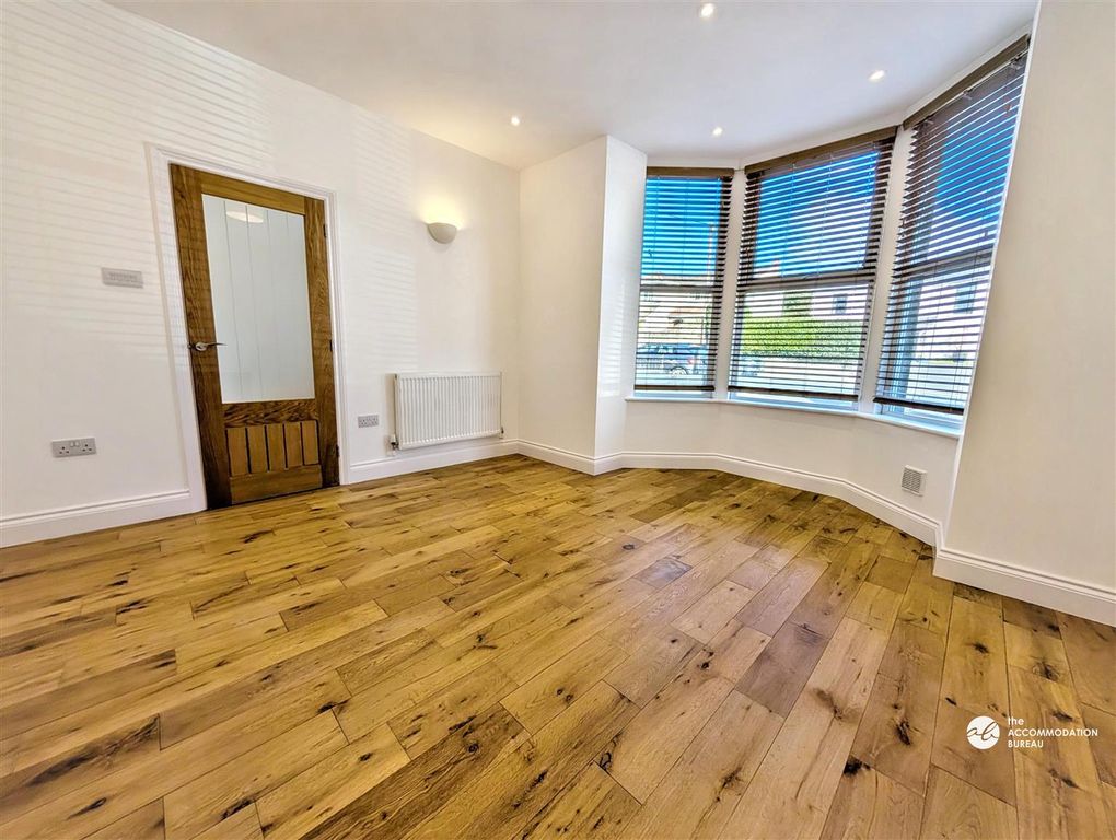 Property photo 2 of 19 Lounge