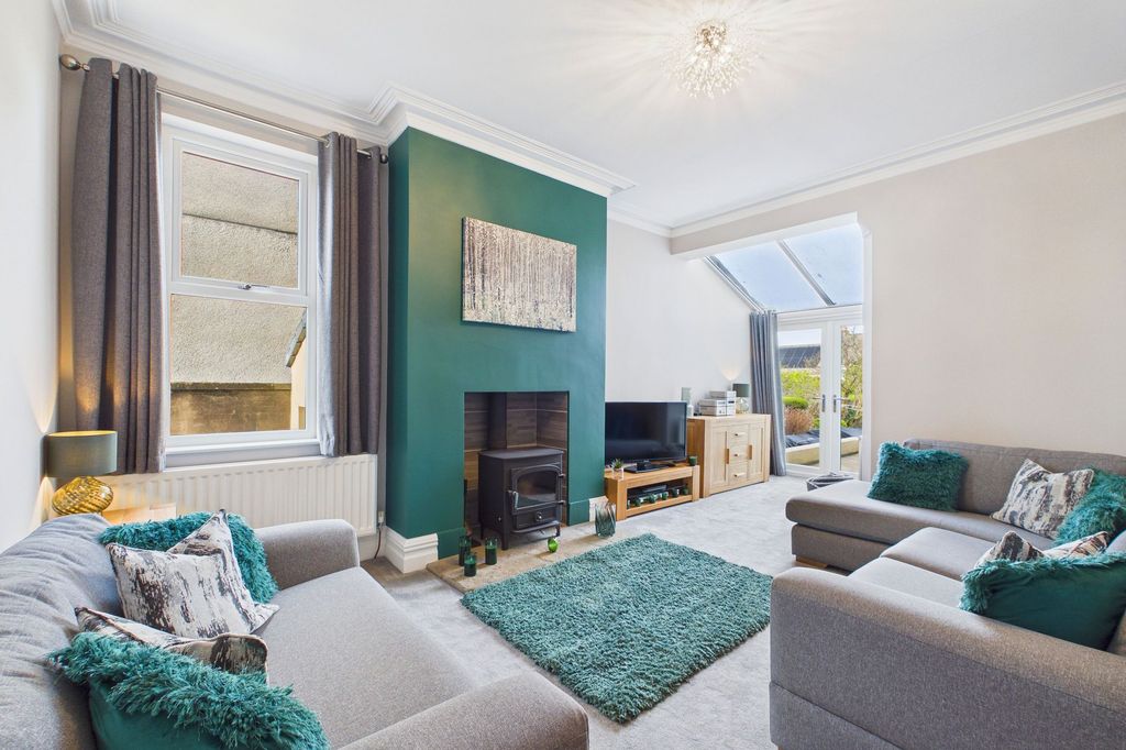 Property photo 3 of 35