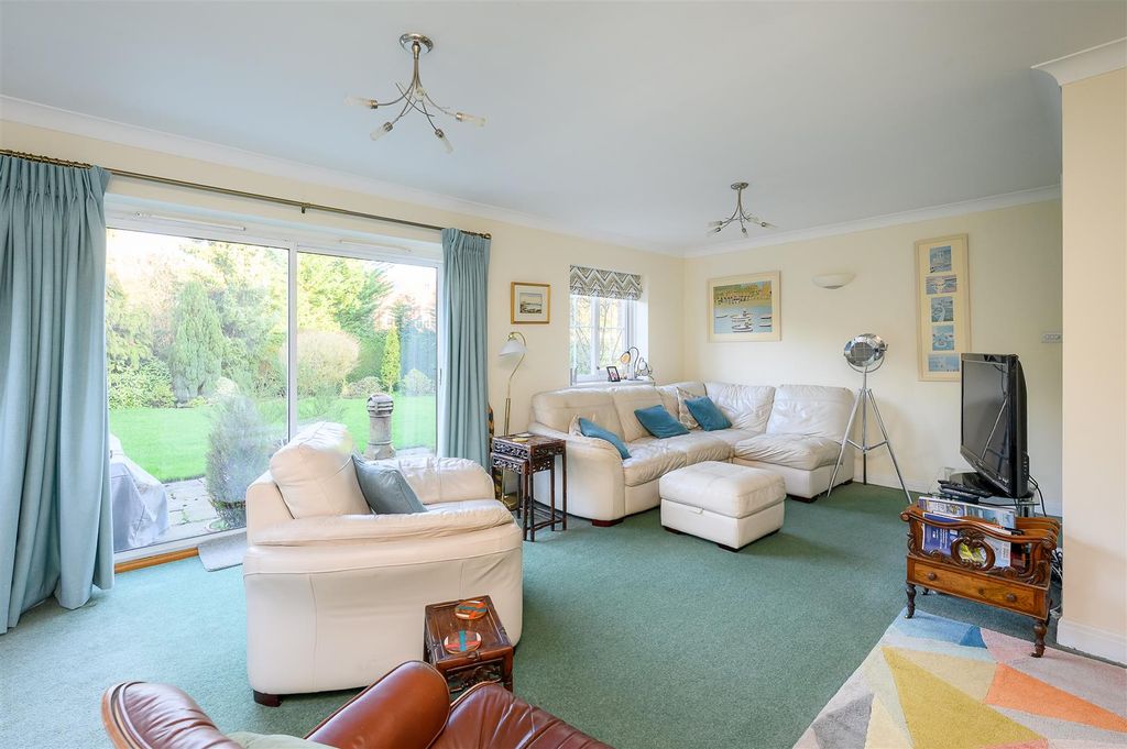 Property photo 2 of 22 Lounge