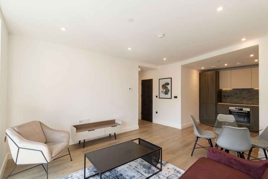 Property photo 3 of 24