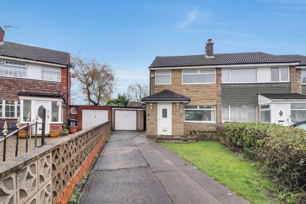 Property photo 3 of 29 Driveway