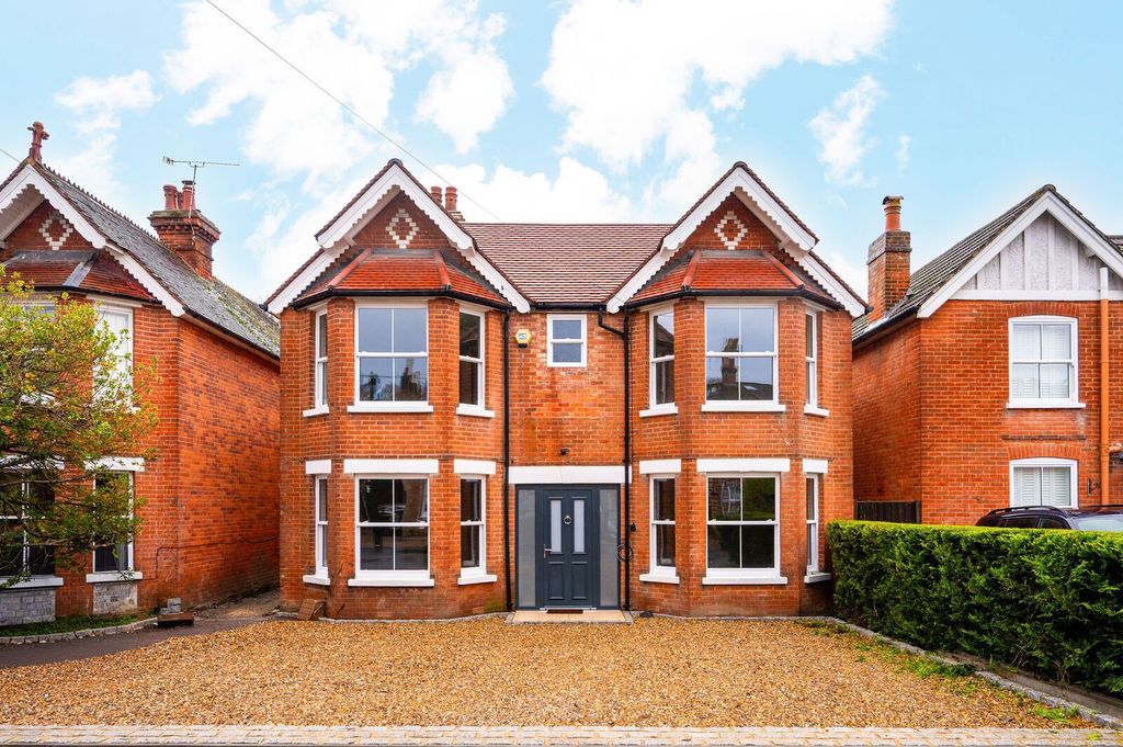 Property photo 2 of 31