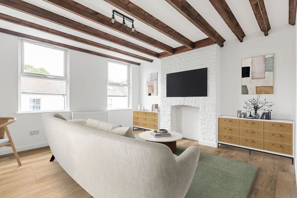Property photo 1 of 5
