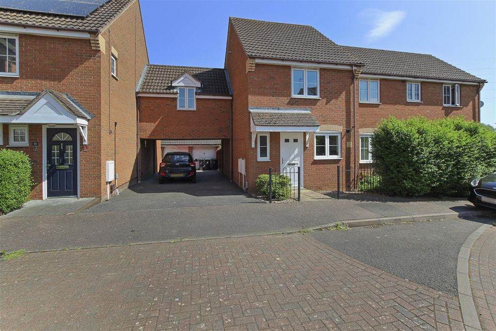 Property photo 1 of 17 Reservoir Close