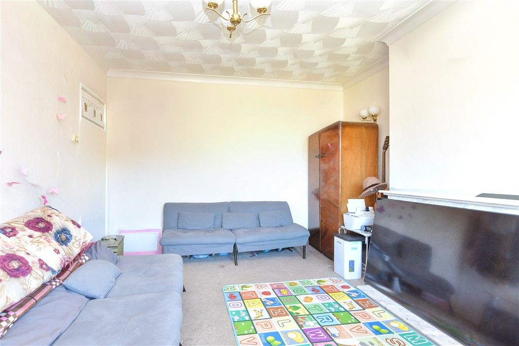 Property photo 3 of 7 Lounge