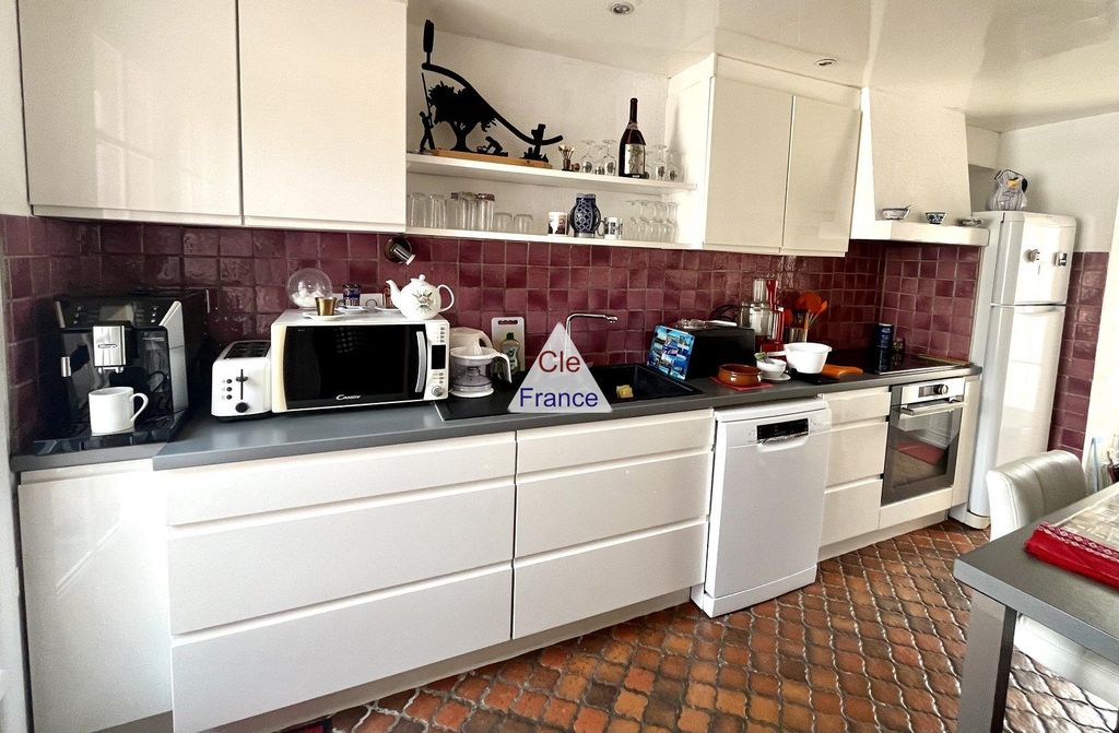 Property photo 3 of 12