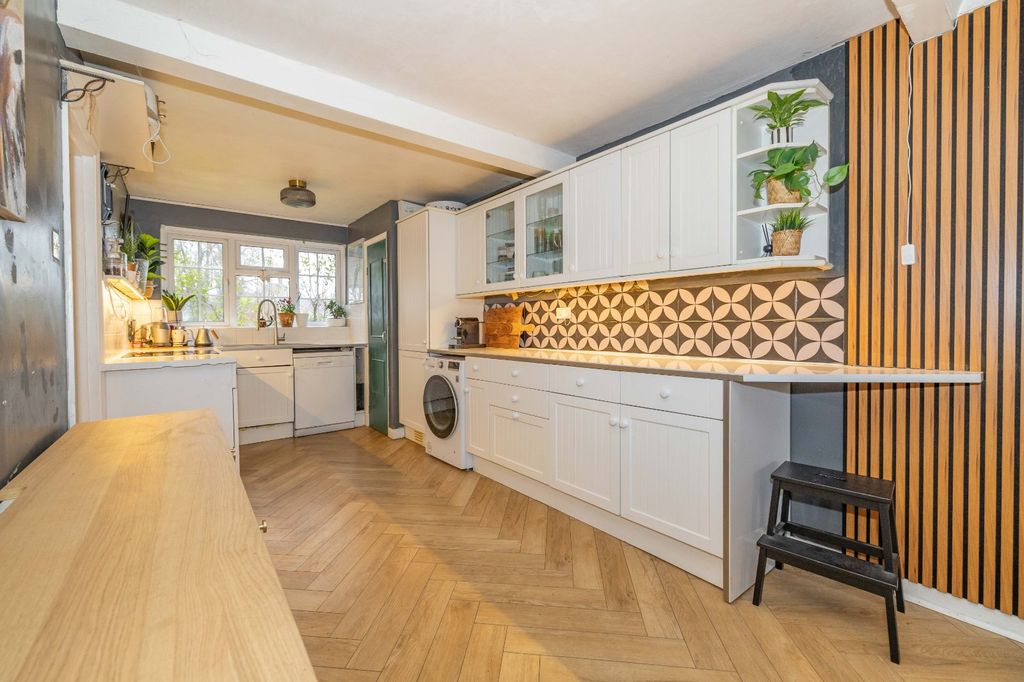 Property photo 2 of 16 Picture 2