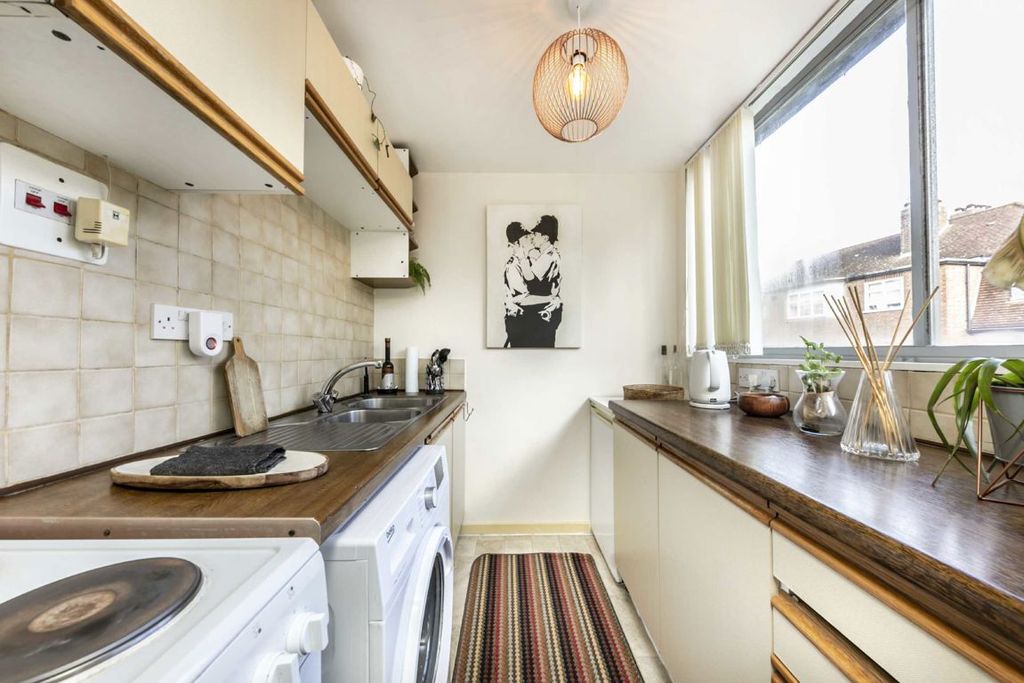 Property photo 3 of 5