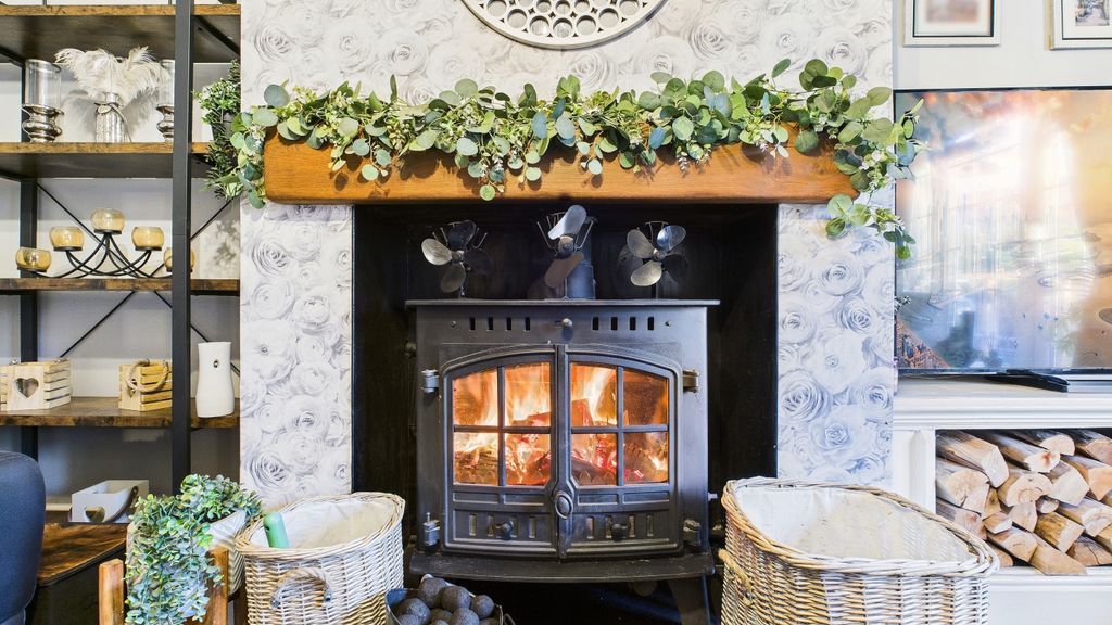 Property photo 3 of 16 Cam03669G0-Pr0043-Still027