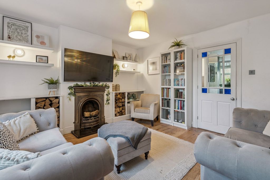 Property photo 2 of 21