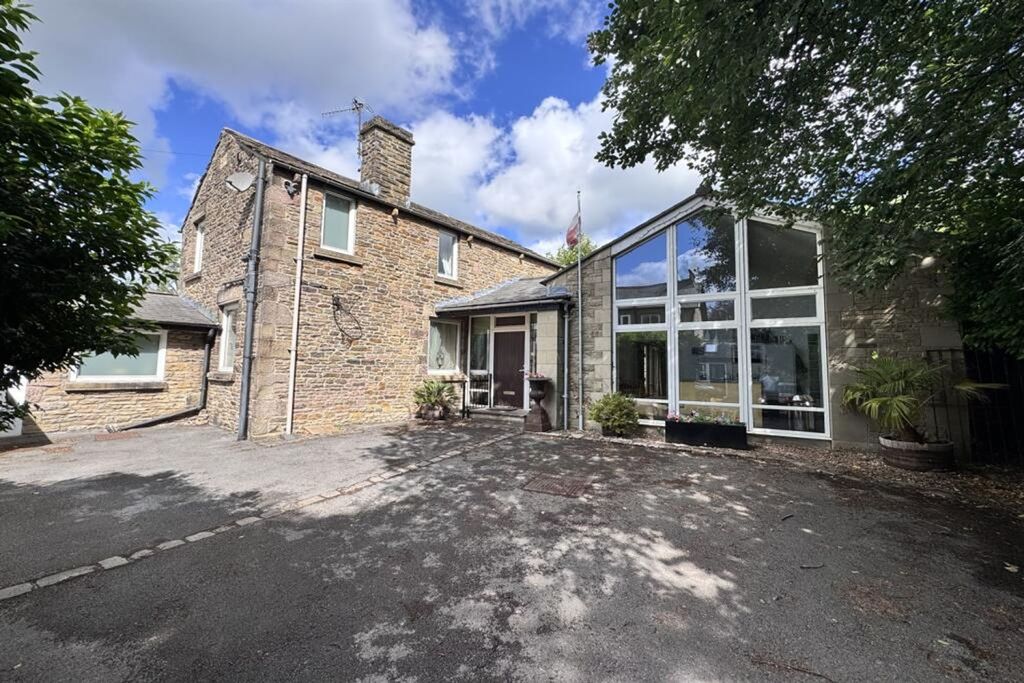 Property photo 1 of 21