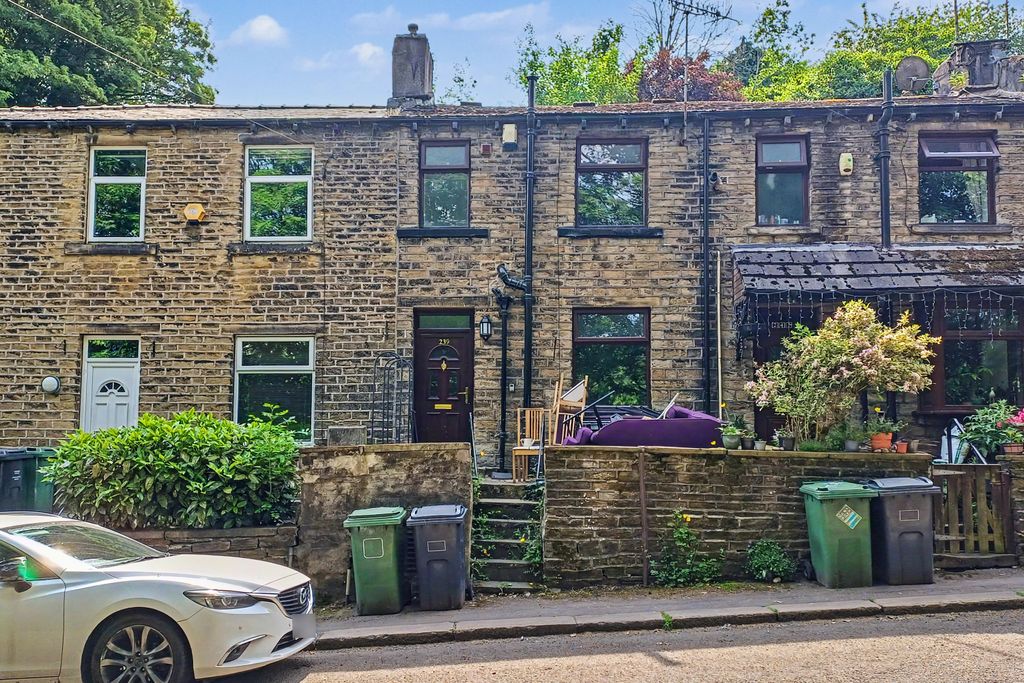Property photo 1 of 13 239 Meltham Road, Netherton, Huddersfield, HD4 7Hl