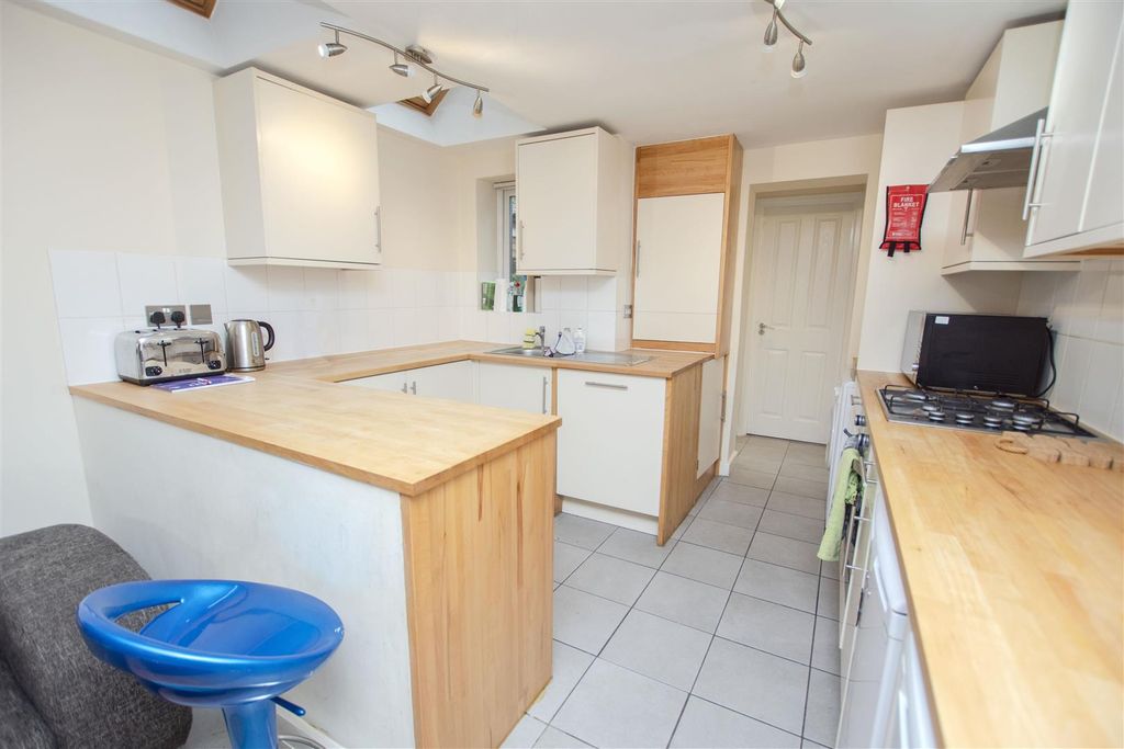 Property photo 2 of 10 Approach