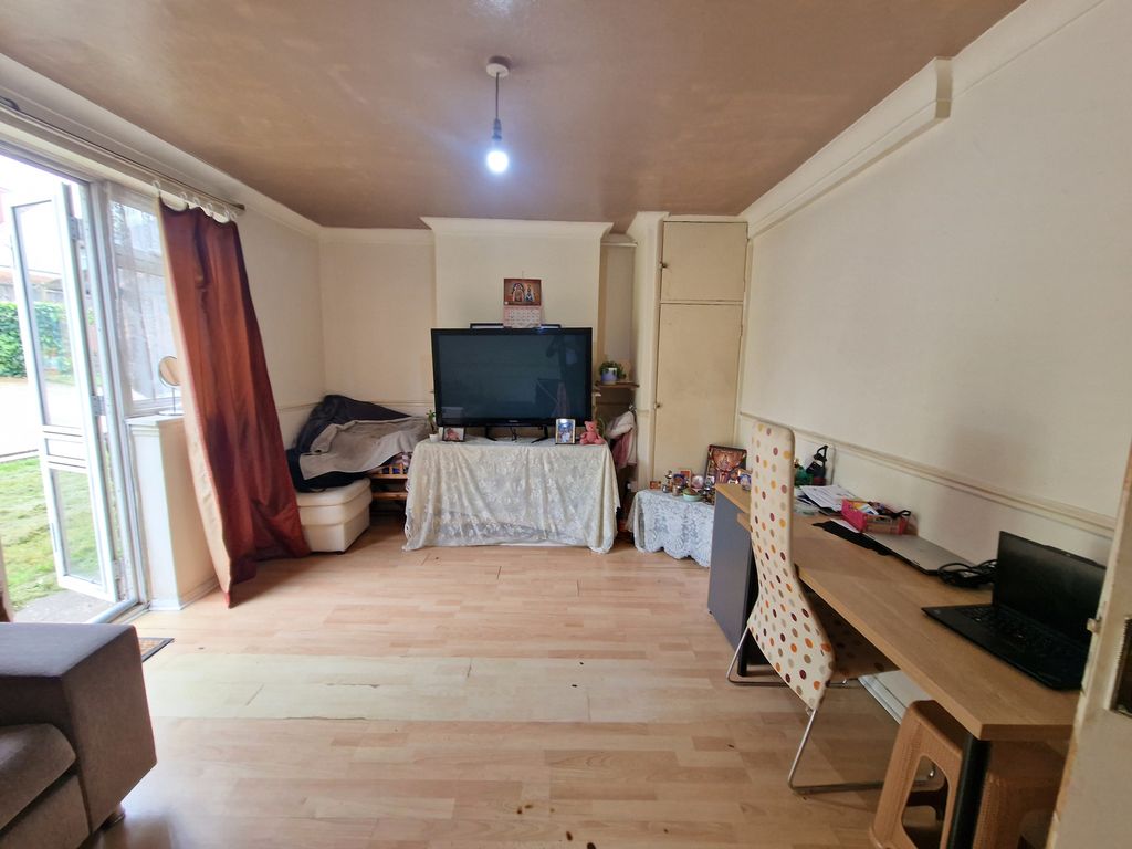 Property photo 2 of 9