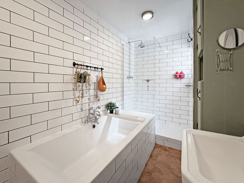 Property photo 3 of 31