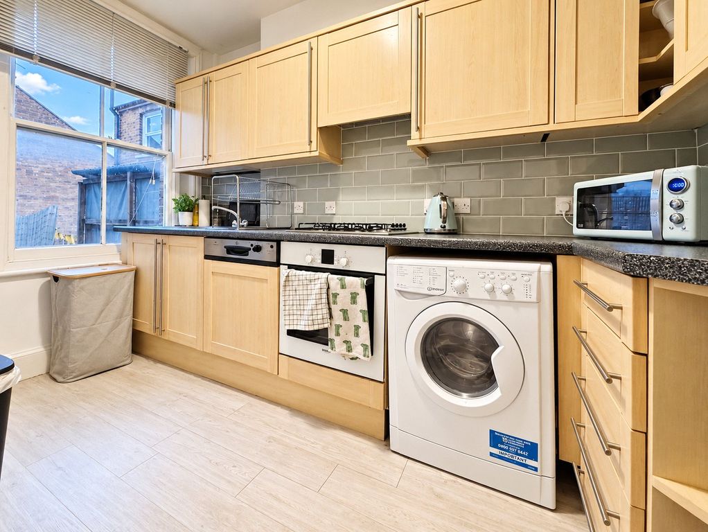Property photo 2 of 6 Kitchen