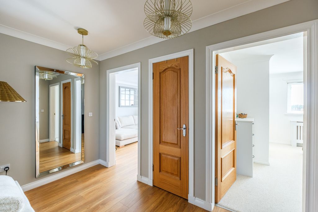 Property photo 3 of 27