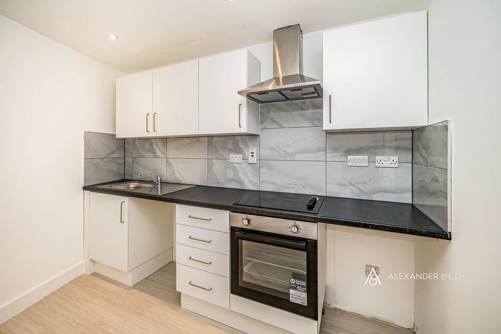 Property photo 1 of 6 Flat7-12