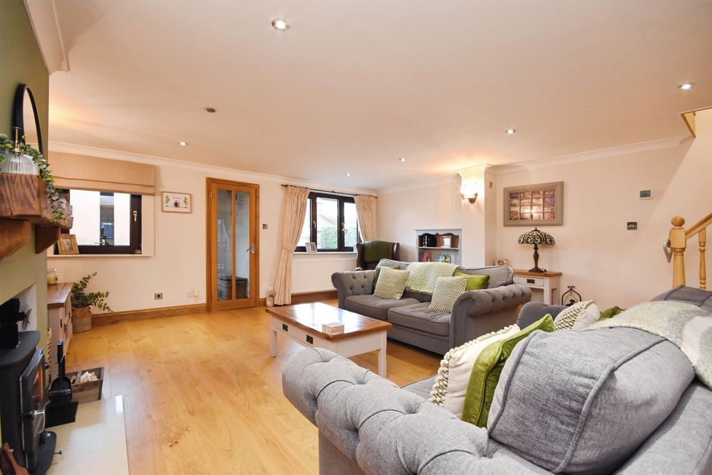 Property photo 3 of 20