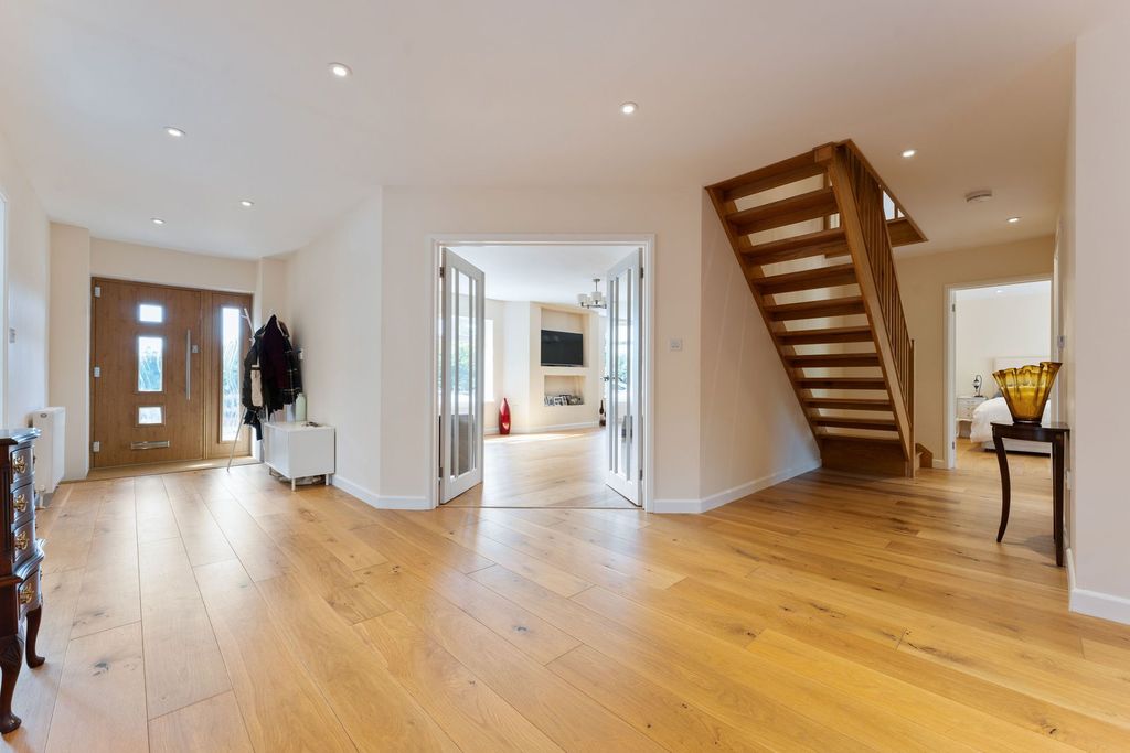 Property photo 3 of 32