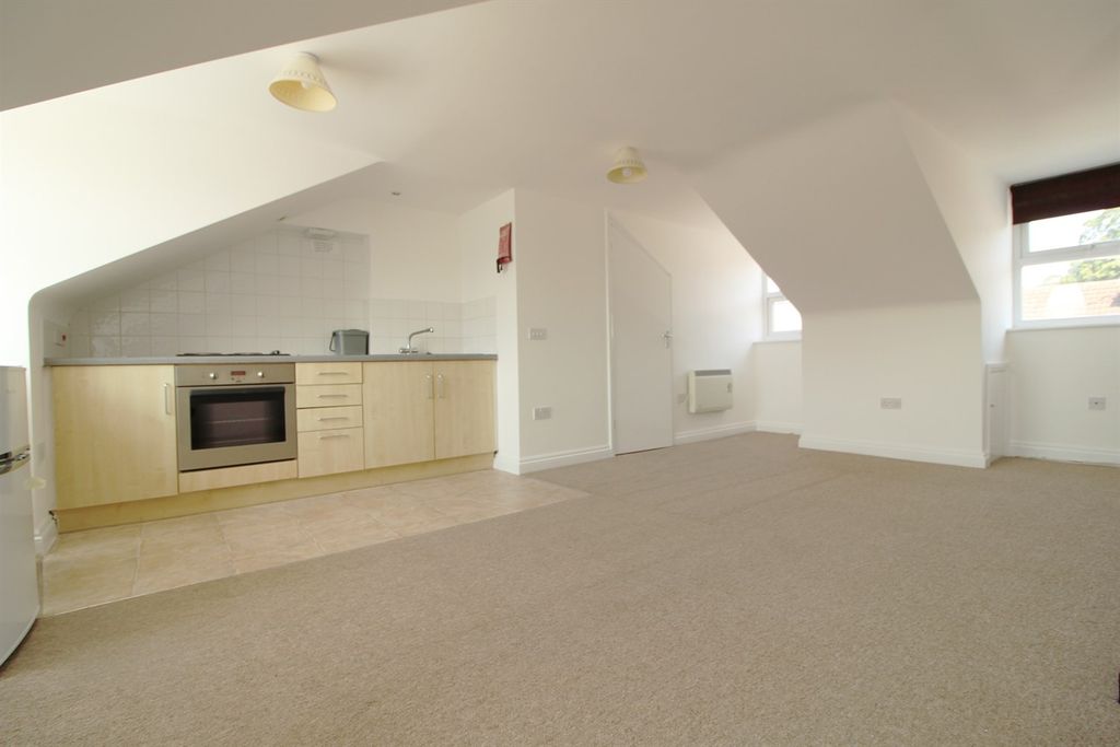 Property photo 2 of 4 Living+Area