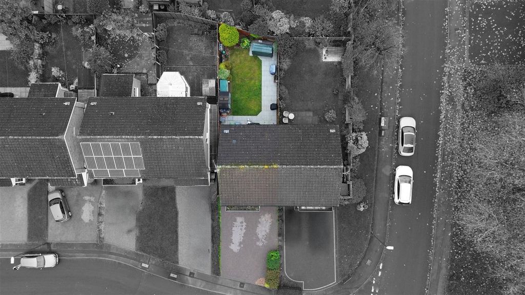 Property photo 2 of 14 Approach