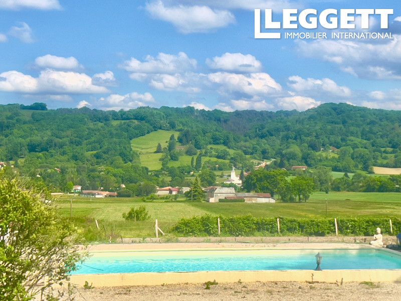 Property photo 2 of 10