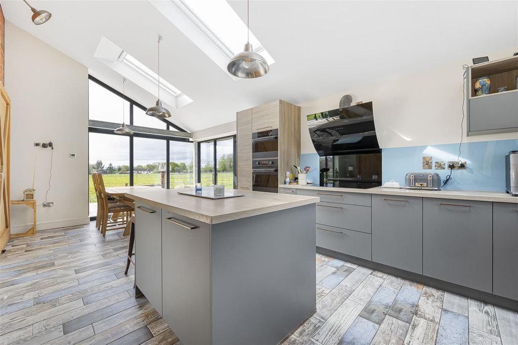 Property photo 3 of 29 23_51352.Jpg