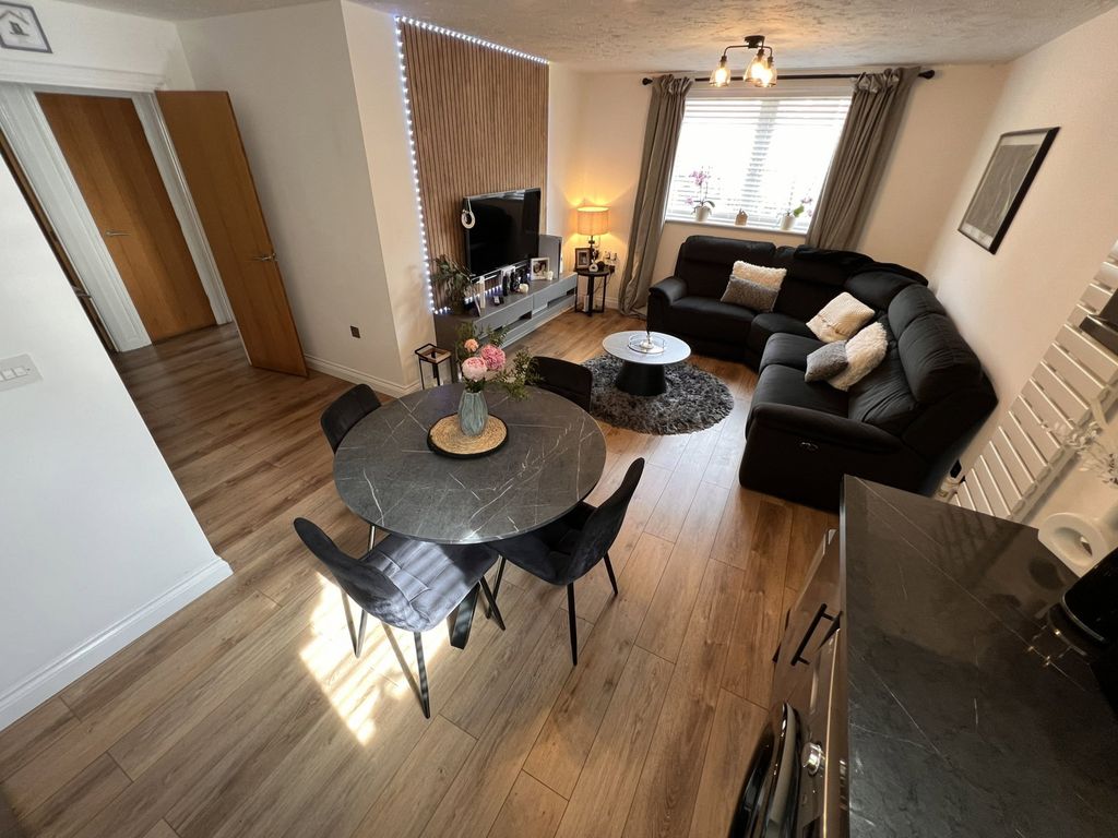 Property photo 2 of 9