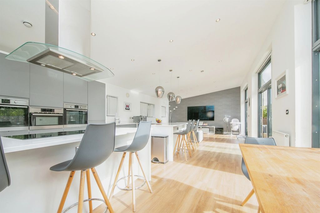 Additional image 5 of 6 bed detached house for saleDunwich Close, Ipswich IP3