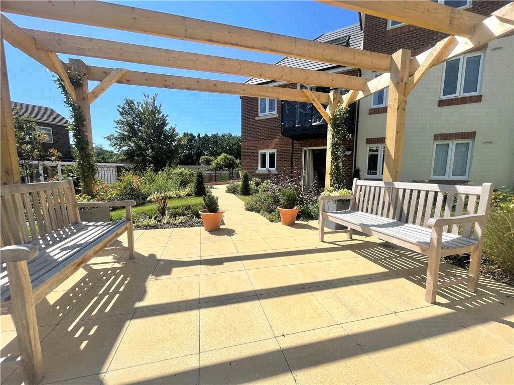 Property photo 2 of 15 Communal Gardens