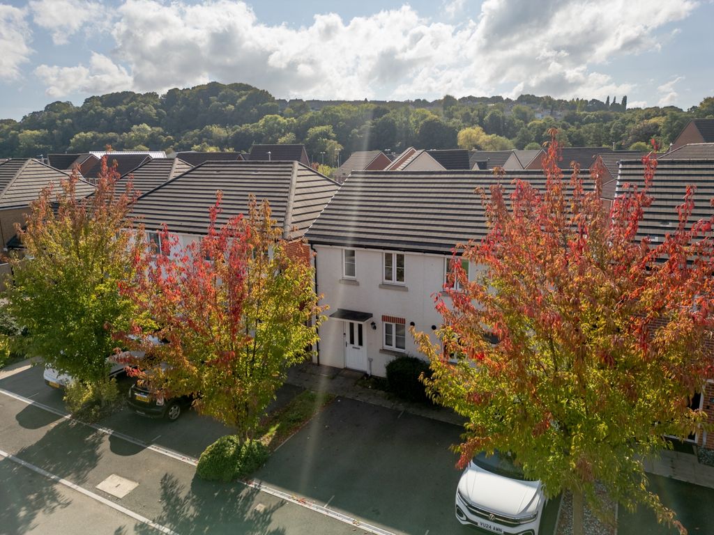 Property photo 1 of 16 Dehavilland Road-2