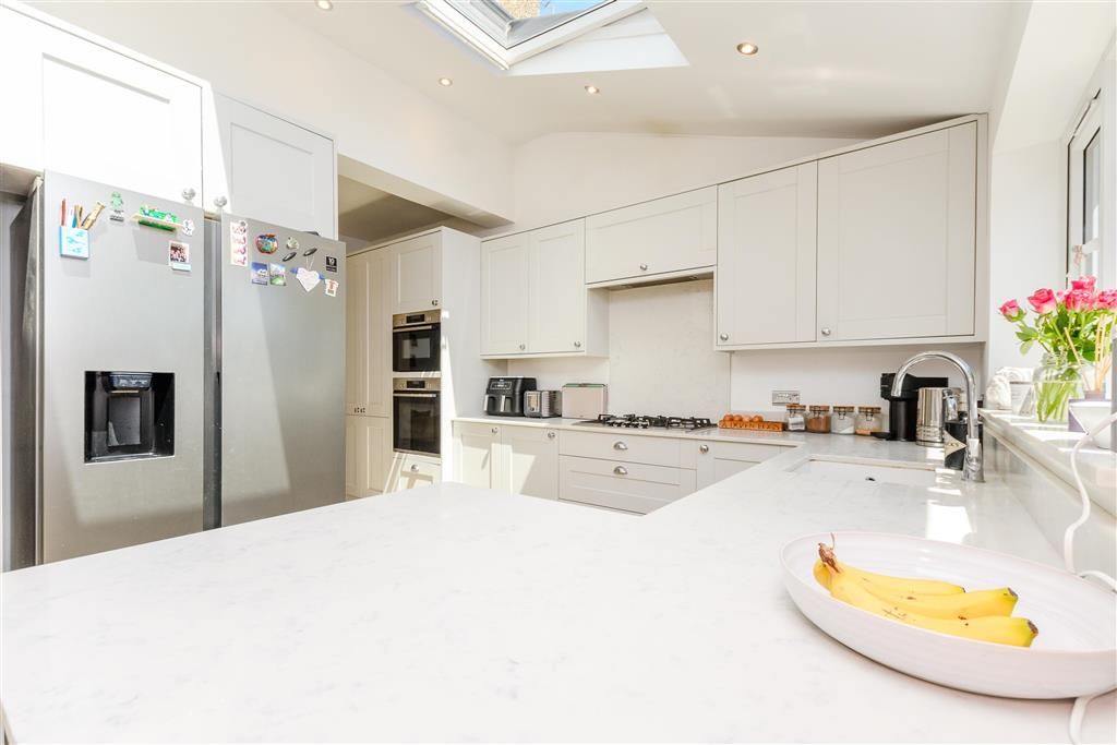 Property photo 1 of 10 Kitchen